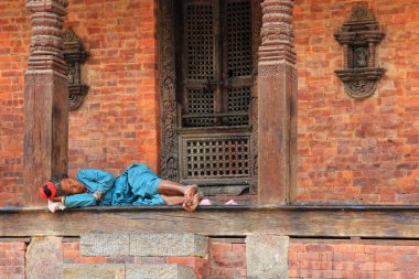 Katmandu Durbar Meydanı, Nepal tapınağında dinlenme Nepal bir kadın