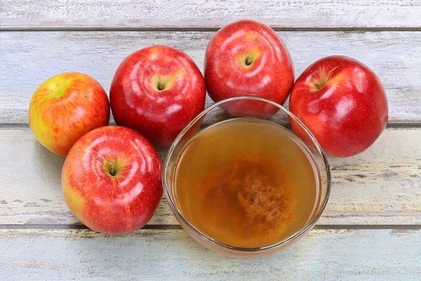 Äppelcidervinäger med mor enzymer — Stockfoto