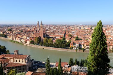 Verona manzarası ve nehir Adige Verona, İtalya