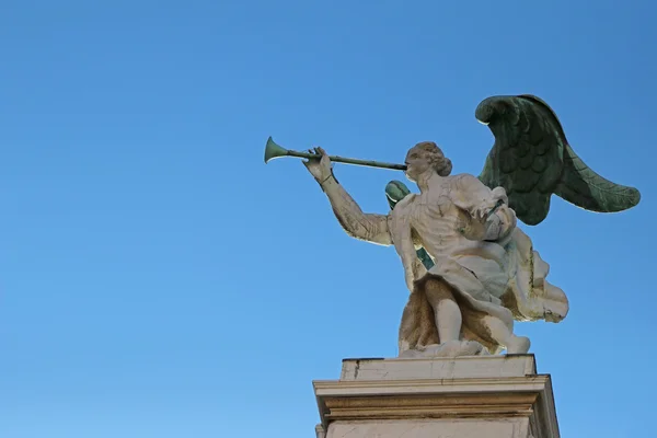 Engel mit Trompete in der Santa Maria del Giglio Kirche — Stockfoto