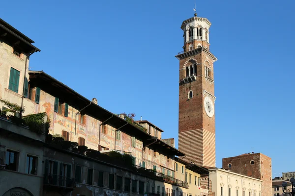Lamberti toren (torre dei lamberti) in verona, Italië — Stockfoto