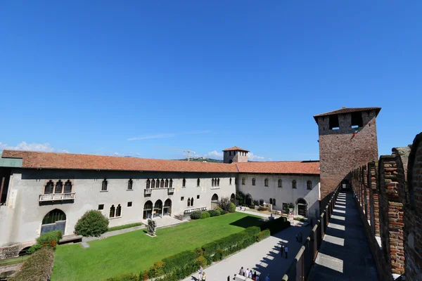 Vár vár és a Castelvecchio Múzeum-Verona, Olaszország — Stock Fotó