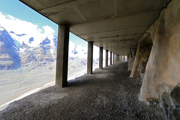 Gamsgrube Nature hiking trail along the Pasterze Glacier at Grossglockner, Austria — Stock Photo, Image