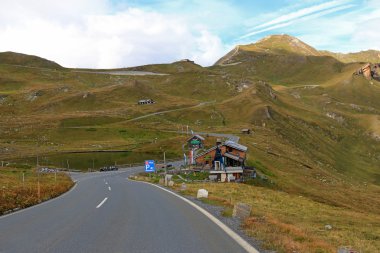 Han ve yolda Grossglockner yüksek Alp Avusturya ihtiyaç molası