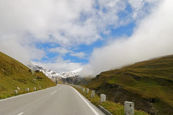 Sisli görünümü Grossglockner yüksek Alp Road, Avusturya — Stok fotoğraf