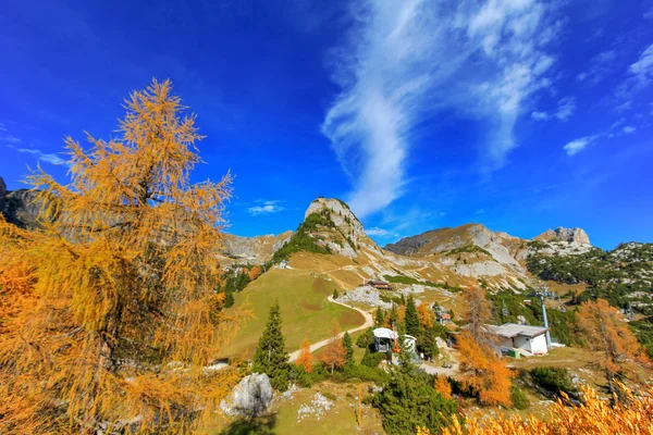 Het bergstation van de Rofan Cable car tijdens herfst seizoenen — Stockfoto