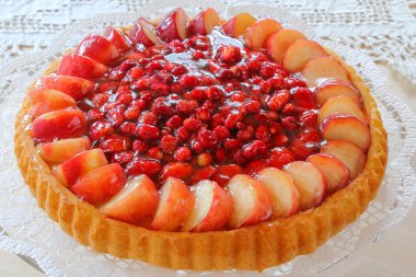 Klasik Biskuit veya Almanca bisküvi veya meyve ile sünger kek