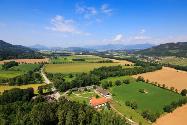 Vista da paisagem de Caríntia durante a temporada de verão na Áustria — Fotografia de Stock