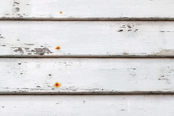 Pared de madera envejecida pintada de blanco con clavos oxidados —  Fotos de Stock