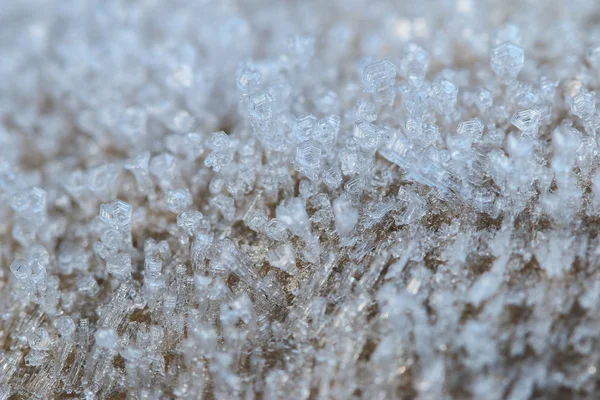 ダイヤモンドの鎖に回して霜の霜の結晶 — ストック写真