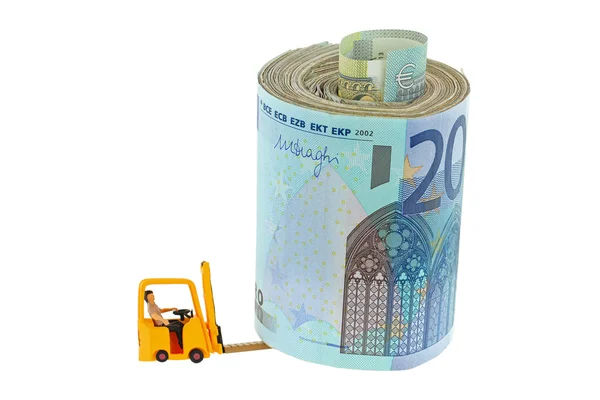 一个坐在黄色的叉车起重一叠钞票的微型人 — 图库照片
