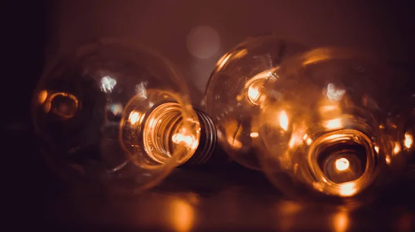 Elektryczne Girlandy Postaci Żarówki Świecą Ciemności — Zdjęcie stockowe