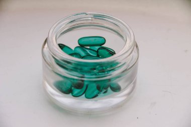 Kavanozda yeşil uyuşturucu