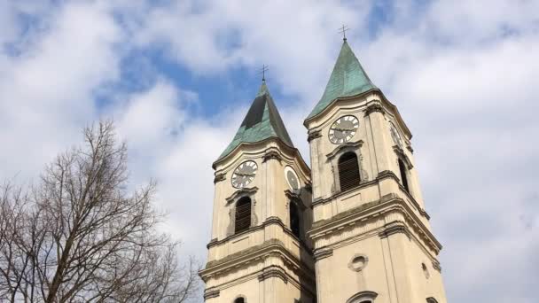 Kostel a farní kostel z Niederalteich v Bavorsku, Německo — Stock video