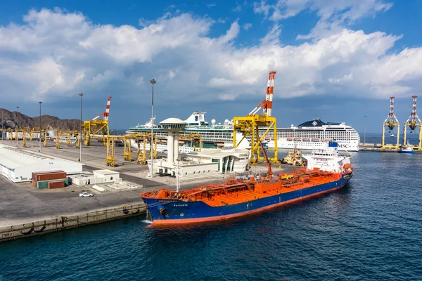 Bağlantı noktası Sultan Qaboos Muscat 