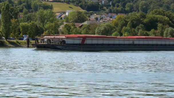 Schiff auf der Donau — Stockvideo