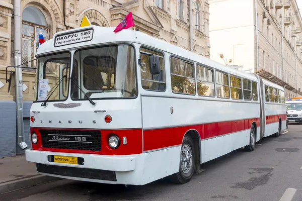 Starý autobus ikarus 180 — Stock fotografie