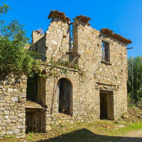 Houses and abandoned buildings in Roscigno in Cilento — Stock Photo, Image