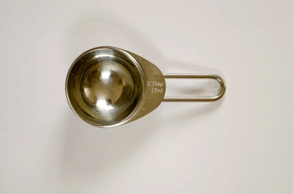 Stříbrná Odměrná Lžička Měření Jedné Polévkové Lžíce Pro Kuchyňské Pečení — Stock fotografie