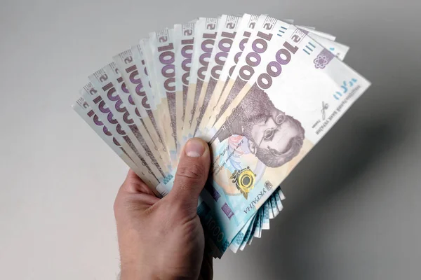 Чоловіча Рука Тримає Кілька Тисяч Гривень Українська Валюта Вручну Білому — стокове фото