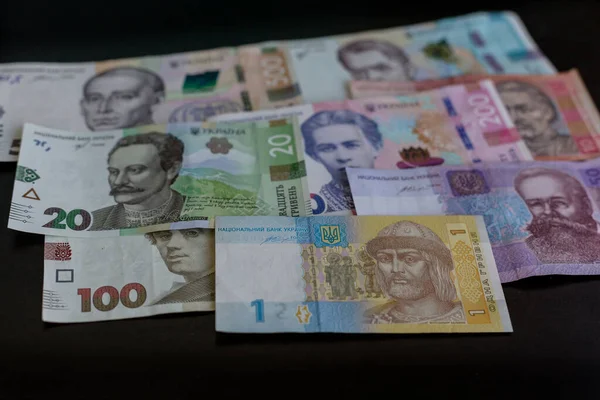 Papperspengar Olika Valörer Ukrainska Hryvnia Bakgrund Med Spridda Sedlar Tema — Stockfoto