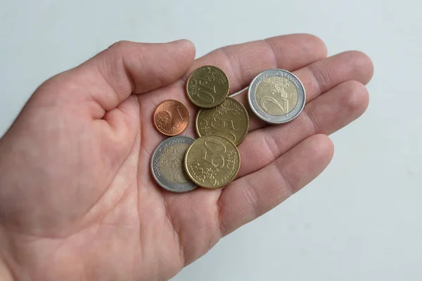 Чоловічі Руки Тримають Монети Євро Європейська Валюта Рукою Білому Тлі — стокове фото