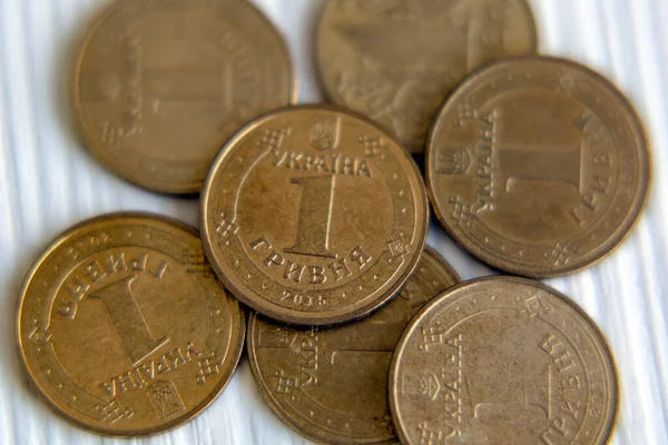 Ουκρανικά Νομίσματα Hryvnia Λευκό Φόντο Ουκρανικά Χρήματα Πληθωρισμός Επιχειρήσεις Οικονομικά — Φωτογραφία Αρχείου