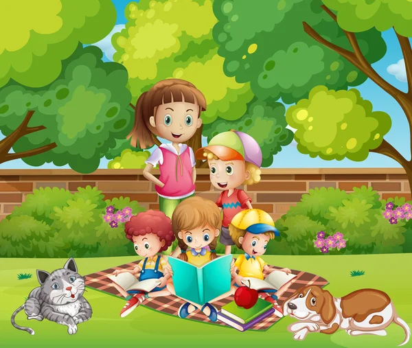 Bambini che leggono libri in giardino — Vettoriale Stock