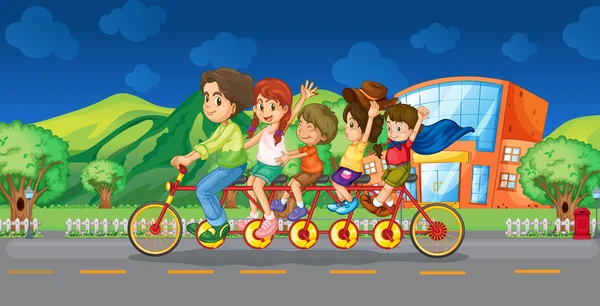 Montar en familia en bicicleta por la noche — Vector de stock