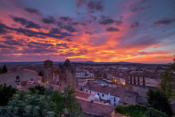 Ciudad medieval de Trujillo al atardecer. España — Foto de Stock