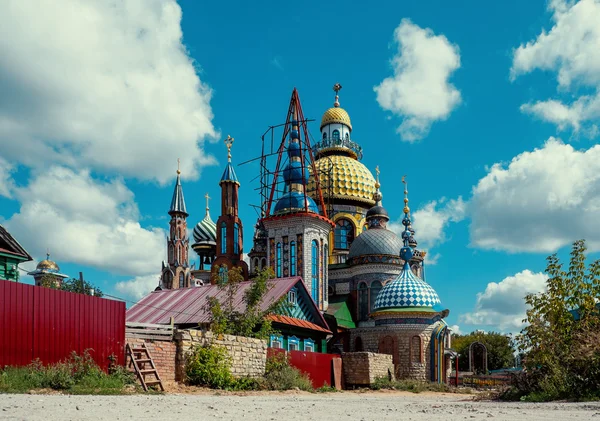 Temple de toutes les religions à Kazan . — Photo