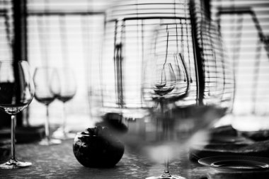 Öğle yemeği için tablo.