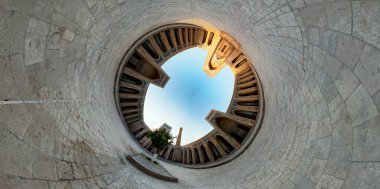 Mosque looks like planet