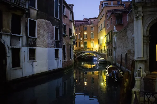 Venetian canal at the night. — Stock Photo, Image