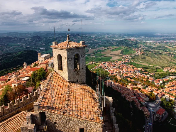 Vista desde arriba de la ciudad de San Marino — Foto de Stock