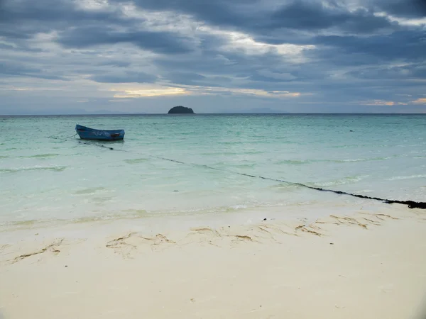 Cloudy morning over tropical island. — Stok fotoğraf