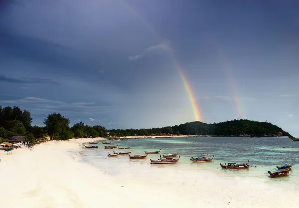 Rainbow over the tropical island — Stock Photo, Image