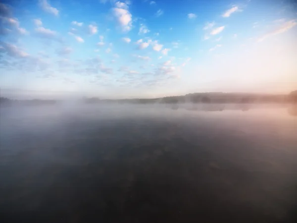 Nebel über dem See — Stockfoto