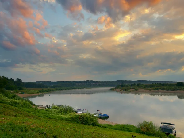 Summer sunrise on a river — Stockfoto