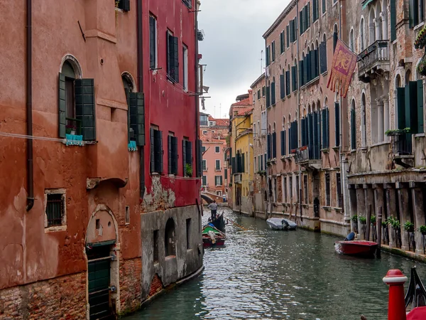 Empty street canal — 图库照片