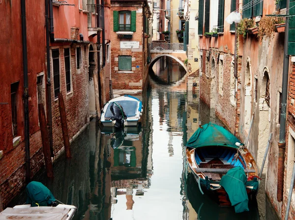 Straßenkanal in Venedig, — Stockfoto