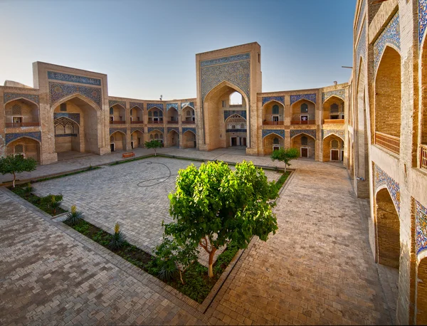 Pátio árabe madrasah . — Fotografia de Stock