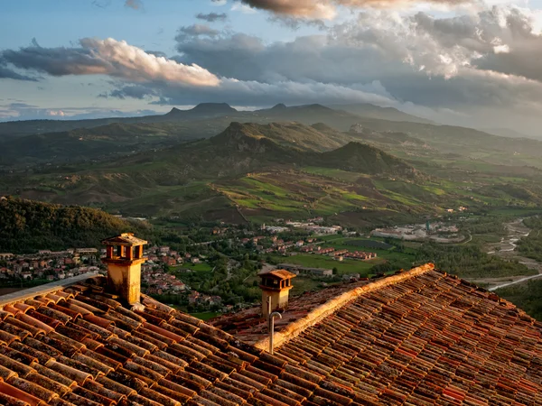 Východ slunce nad italskou hills — Stock fotografie