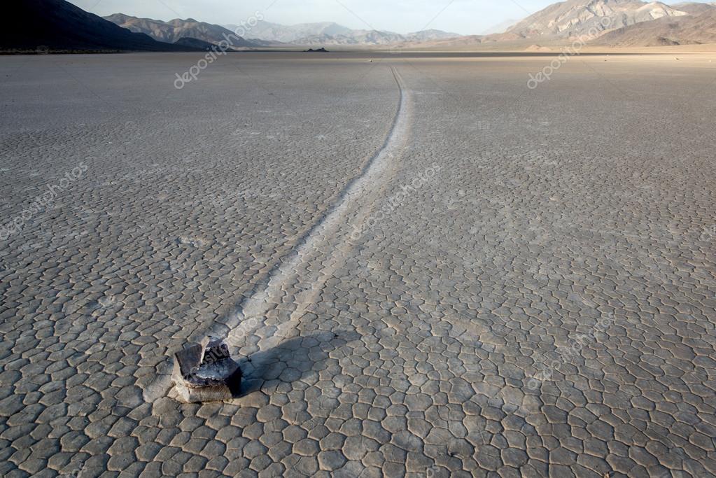 Sailing stone at Racetrack Playa. — Stock Photo © liseykina 78549280
