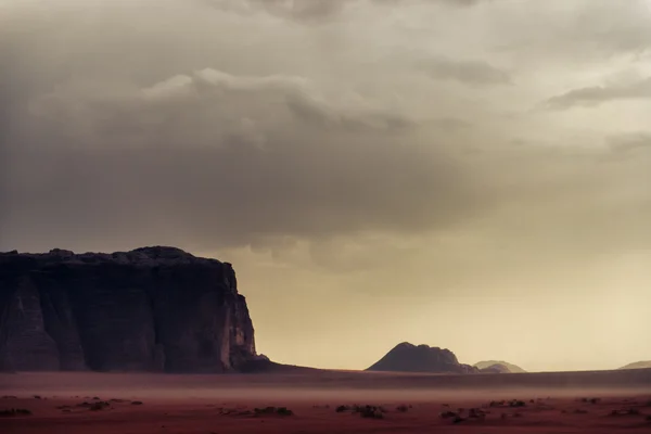 Tormenta de arena en el desierto de ron Wadi —  Fotos de Stock