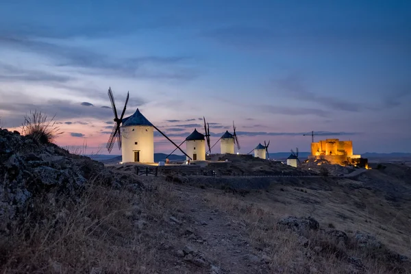 Paisagem com moinhos de vento, Espanha — Fotografia de Stock