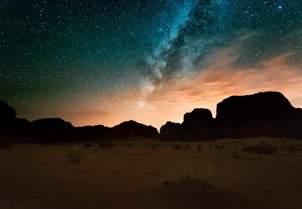 Milky way above desert — Stockfoto