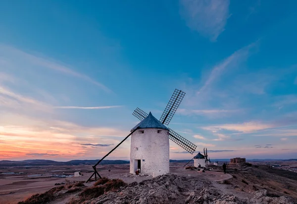 Paisagem com moinhos de vento, Espanha — Fotografia de Stock