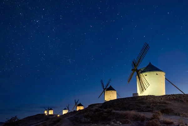 Paisaje con molinos de viento, España — Foto de Stock