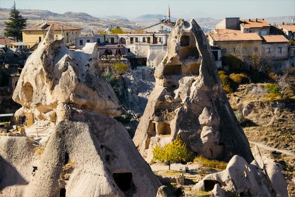 Cave dwelling and columbariums at the valley — Φωτογραφία Αρχείου